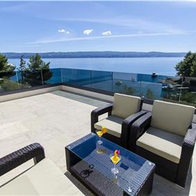 5 bedroom beachfront villa with heated pool near Omis, sleeps 9